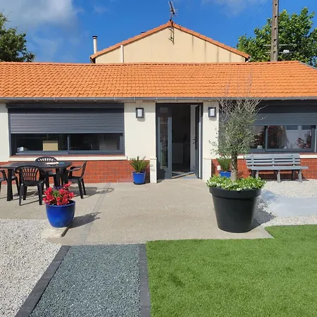 Дом отдыха Maison Familiale A 100m De La Avec Jardin Clos Et Parking, Pour 6 Personnes - Fr-1-258-190 *