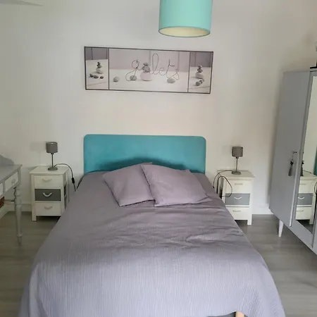 Holiday home Maison Familiale A 100m De La Avec Jardin Clos Et Parking, Pour 6 Personnes - Fr-1-535-11 *