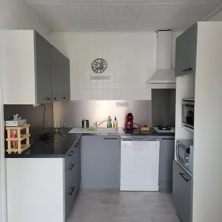 Maison Familiale A 100m De La Avec Jardin Clos Et Parking, Pour 6 Personnes - Fr-1-535-11 Holiday home Chatelaillon-Plage