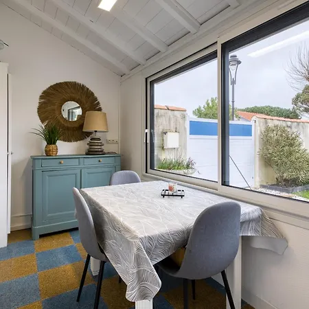 Maison Familiale A 100m De La Avec Jardin Clos Et Parking, Pour 6 Personnes - Fr-1-258-190 *