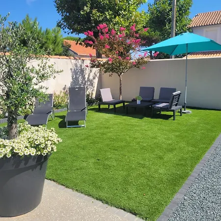 Maison Familiale A 100m De La Avec Jardin Clos Et Parking, Pour 6 Personnes - Fr-1-258-190 *
